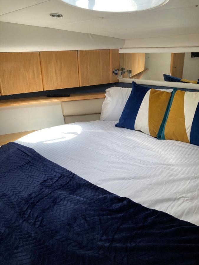 Entire Boat At St Katherine Docks 2 Available Select Using Room Options London Eksteriør billede
