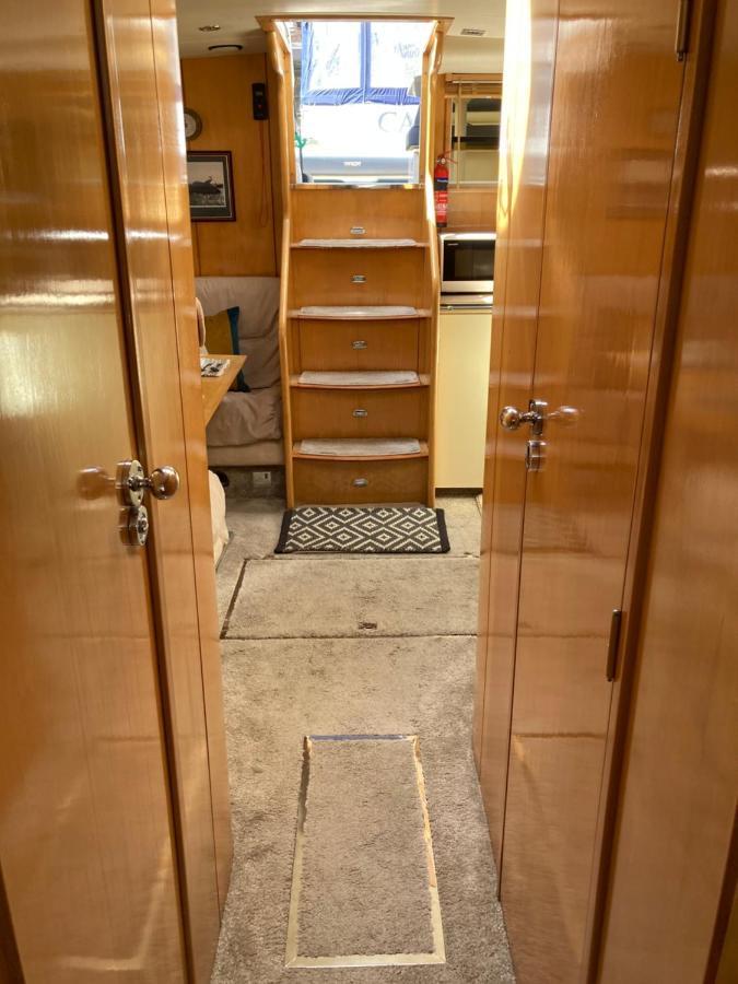 Entire Boat At St Katherine Docks 2 Available Select Using Room Options London Eksteriør billede