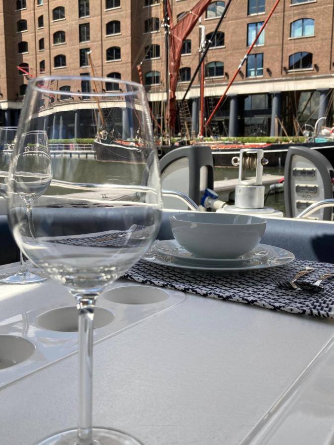 Entire Boat At St Katherine Docks 2 Available Select Using Room Options London Eksteriør billede