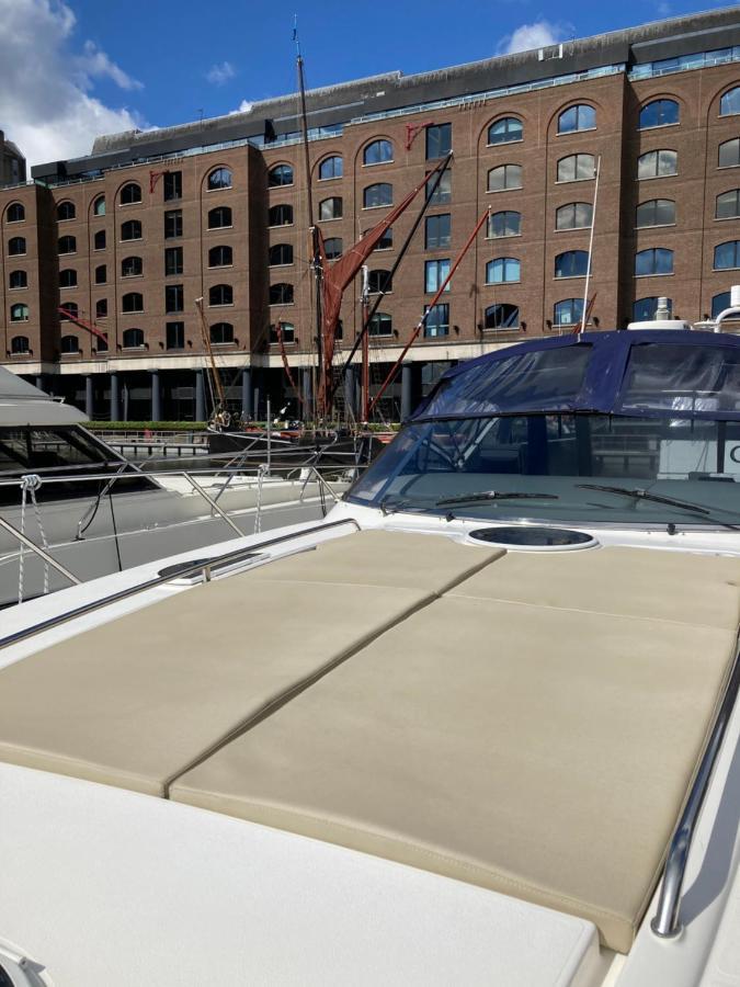 Entire Boat At St Katherine Docks 2 Available Select Using Room Options London Eksteriør billede