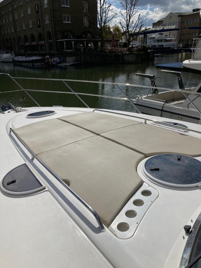 Entire Boat At St Katherine Docks 2 Available Select Using Room Options London Eksteriør billede