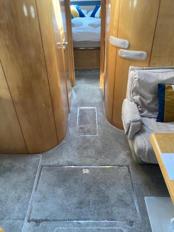 Entire Boat At St Katherine Docks 2 Available Select Using Room Options London Eksteriør billede