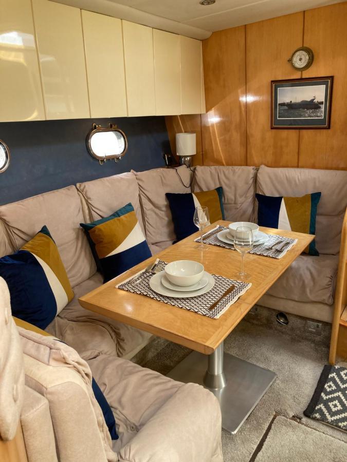 Entire Boat At St Katherine Docks 2 Available Select Using Room Options London Eksteriør billede
