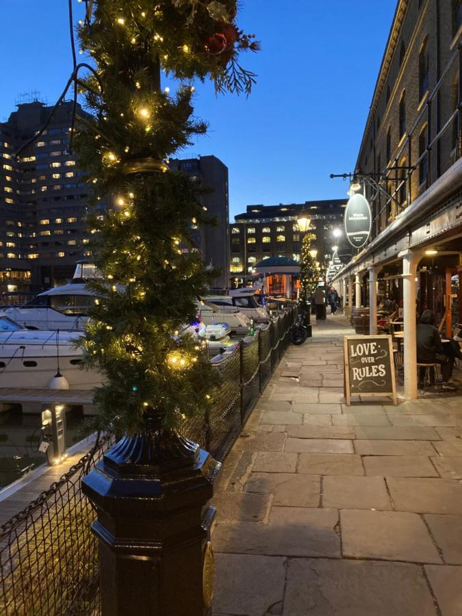 Entire Boat At St Katherine Docks 2 Available Select Using Room Options London Eksteriør billede