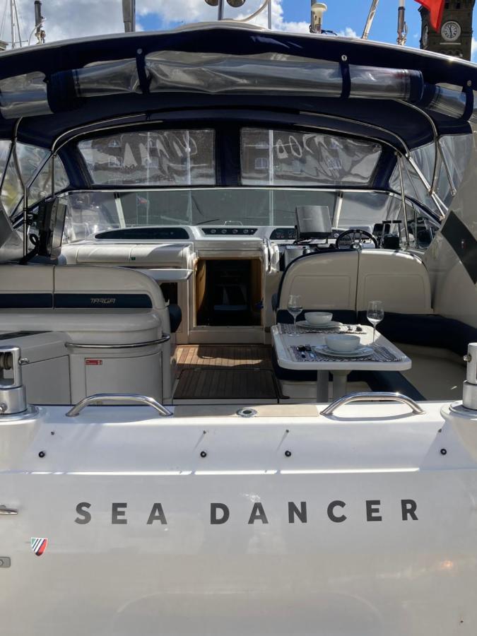 Entire Boat At St Katherine Docks 2 Available Select Using Room Options London Eksteriør billede