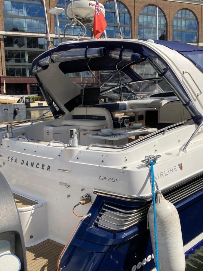 Entire Boat At St Katherine Docks 2 Available Select Using Room Options London Eksteriør billede