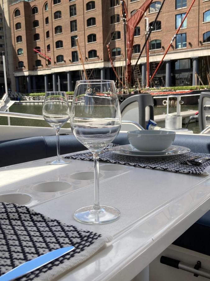 Entire Boat At St Katherine Docks 2 Available Select Using Room Options London Eksteriør billede