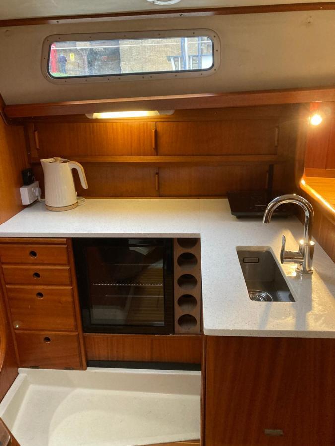 Entire Boat At St Katherine Docks 2 Available Select Using Room Options London Eksteriør billede