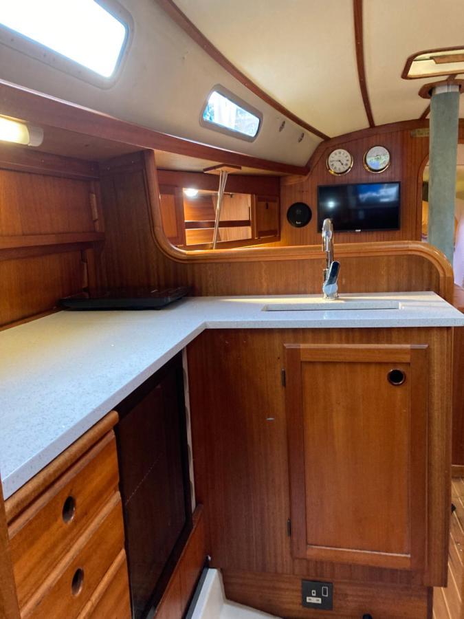 Entire Boat At St Katherine Docks 2 Available Select Using Room Options London Eksteriør billede