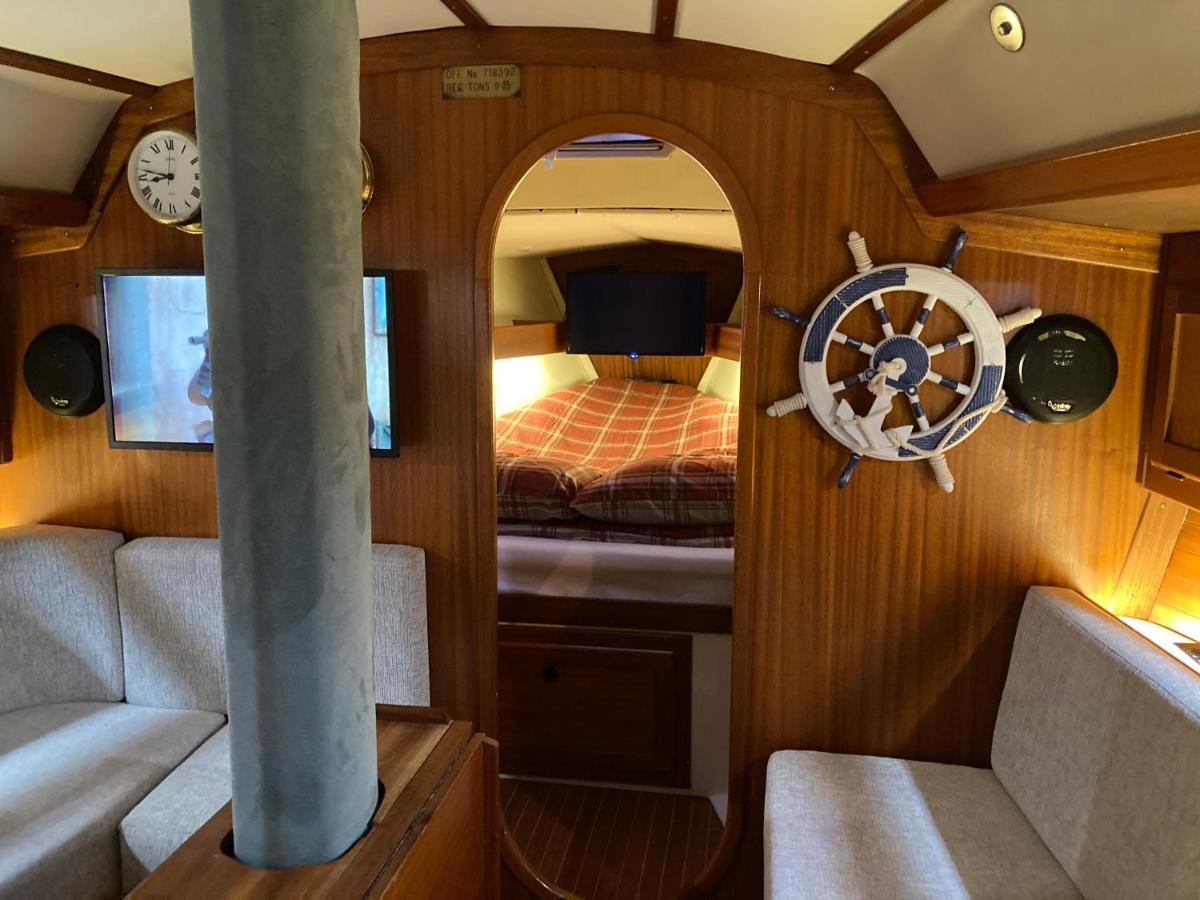 Entire Boat At St Katherine Docks 2 Available Select Using Room Options London Eksteriør billede