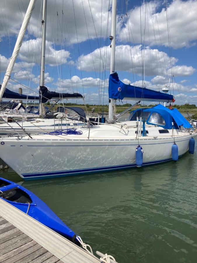 Entire Boat At St Katherine Docks 2 Available Select Using Room Options London Eksteriør billede