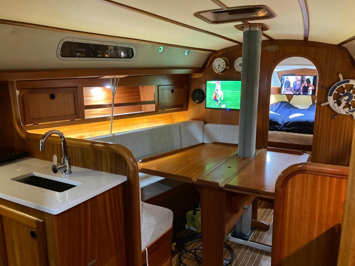 Entire Boat At St Katherine Docks 2 Available Select Using Room Options London Eksteriør billede