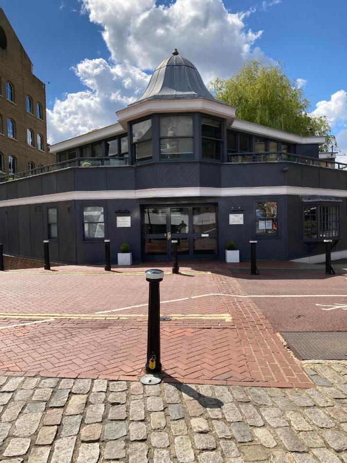 Entire Boat At St Katherine Docks 2 Available Select Using Room Options London Eksteriør billede