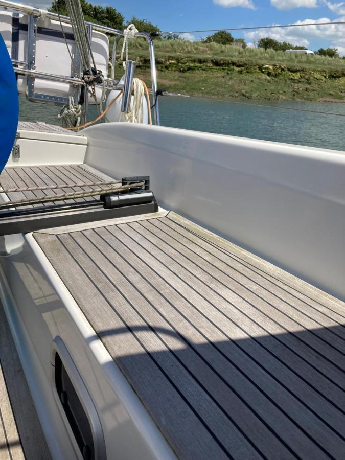 Entire Boat At St Katherine Docks 2 Available Select Using Room Options London Eksteriør billede