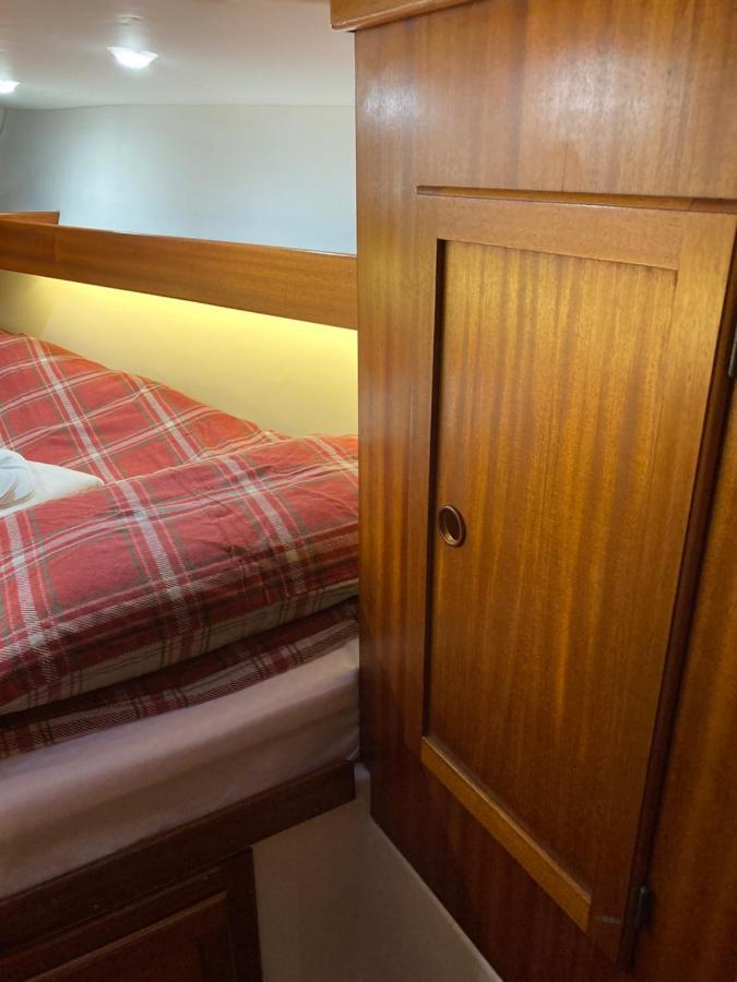 Entire Boat At St Katherine Docks 2 Available Select Using Room Options London Eksteriør billede