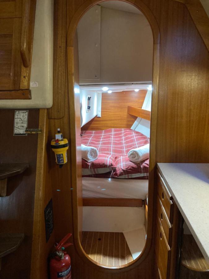 Entire Boat At St Katherine Docks 2 Available Select Using Room Options London Eksteriør billede
