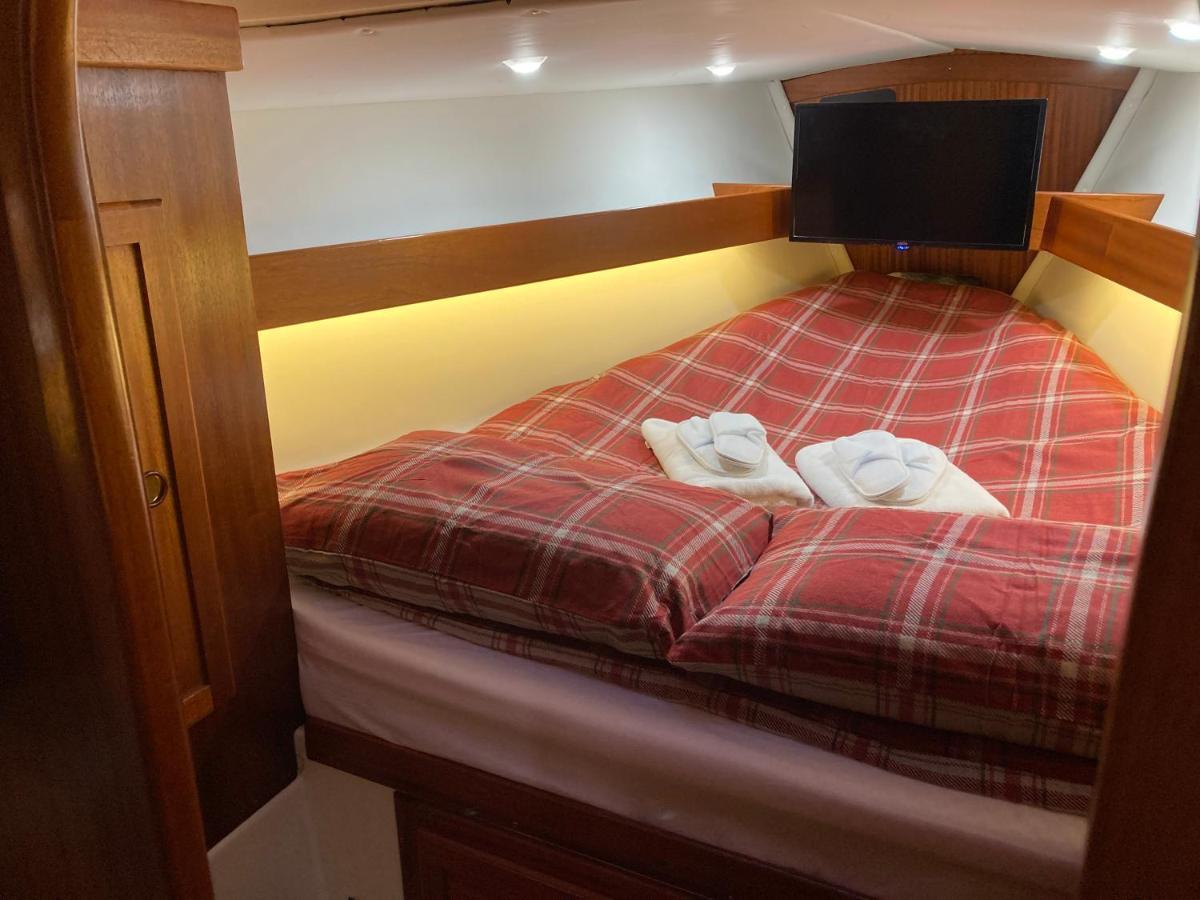 Entire Boat At St Katherine Docks 2 Available Select Using Room Options London Eksteriør billede