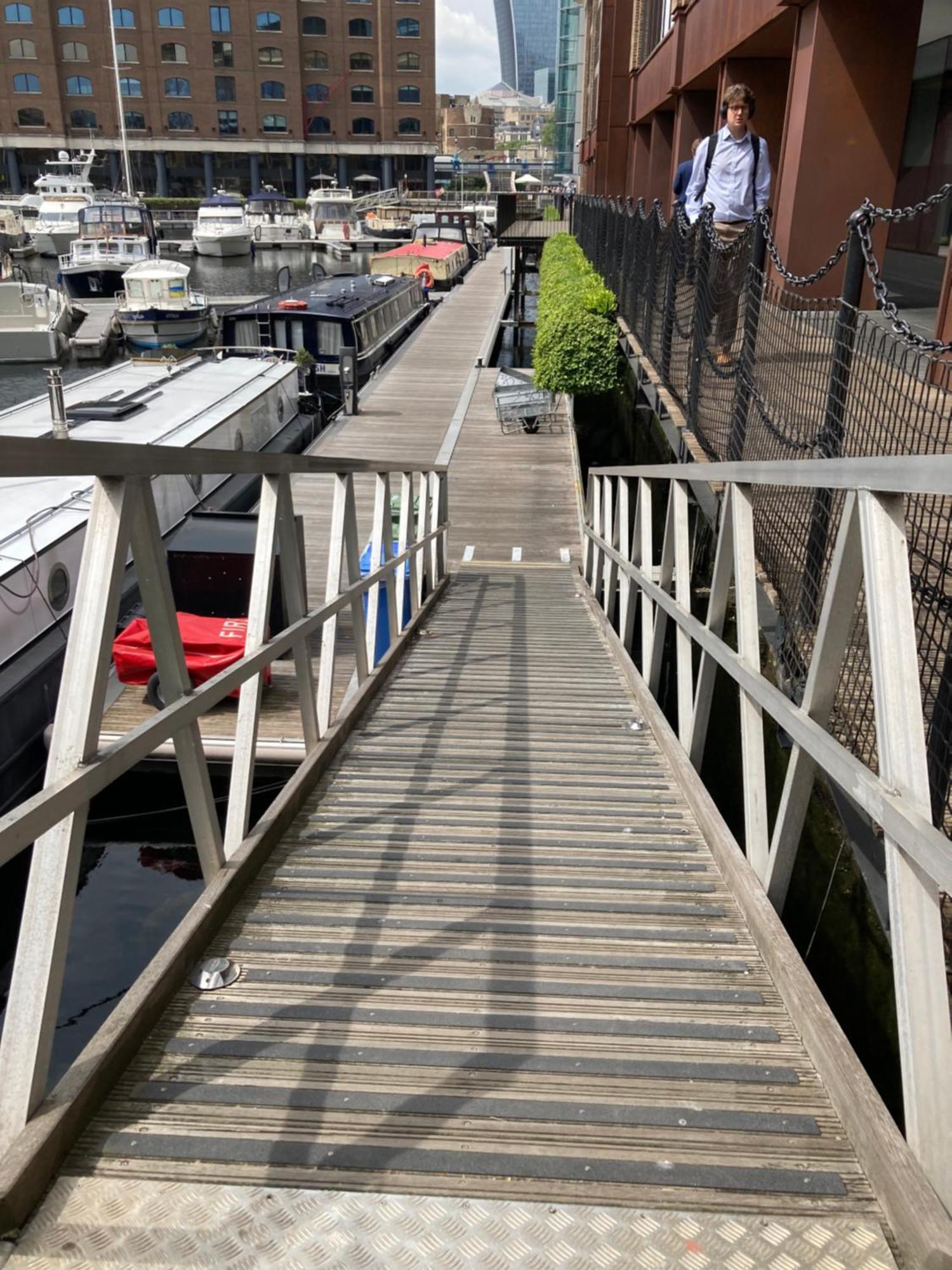 Entire Boat At St Katherine Docks 2 Available Select Using Room Options London Eksteriør billede